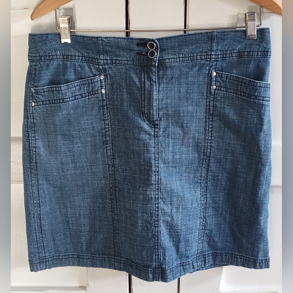 Karen Scott Women's Lightweight Denim Blue  Skort | Size 6 - Picture 3 of 8